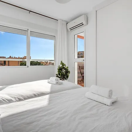 Apartamento En La Carihuela Con Plaza De Garaje Privada! *